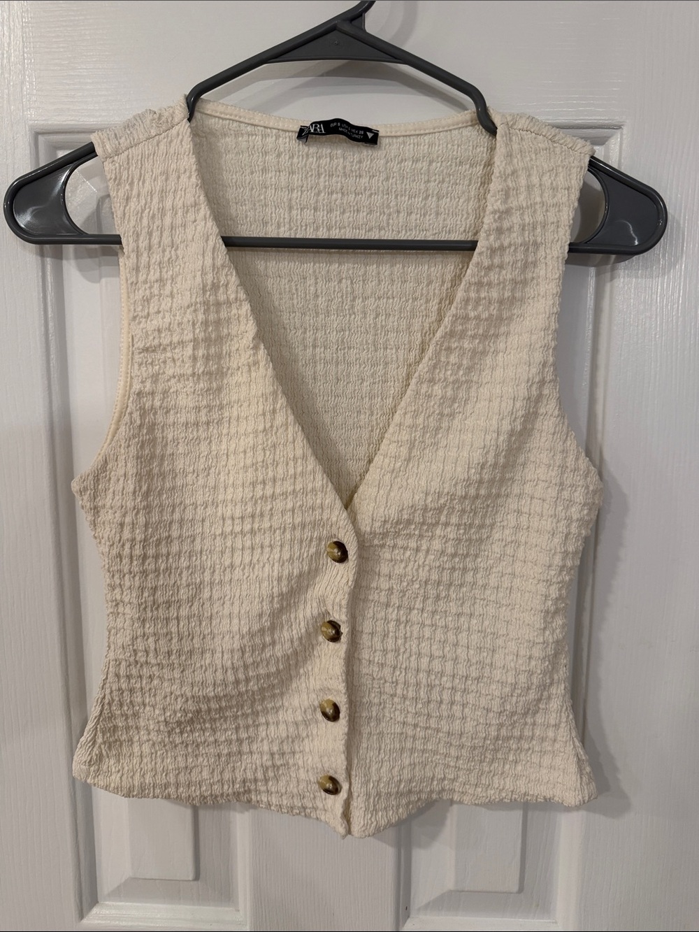 Zara Cream Textured Sleeveless Button-Front Crop Vest